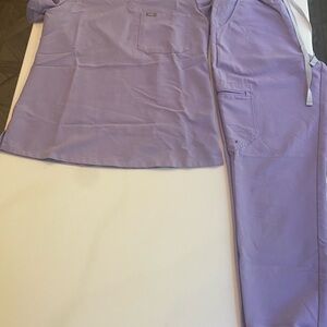 Figs Women’s Scrub Set in Lavender